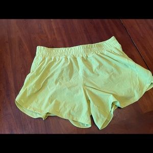 Lululemon track that mid rise 5” shorts